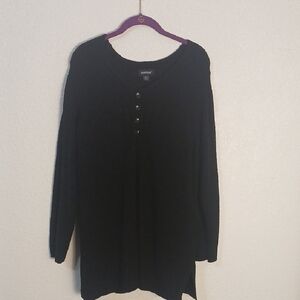 Avenue Black Buttoned Long Sleeve Top‎